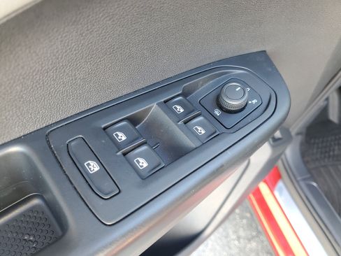 Used 2022 Volkswagen Taos SE w/ IQ.Drive SE Package image 11