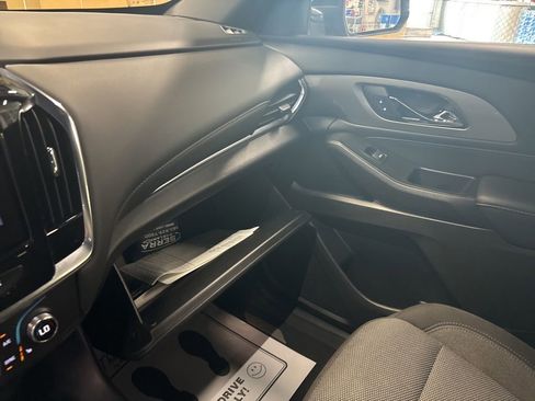 Used 2023 Chevrolet Traverse LT FWD image 34