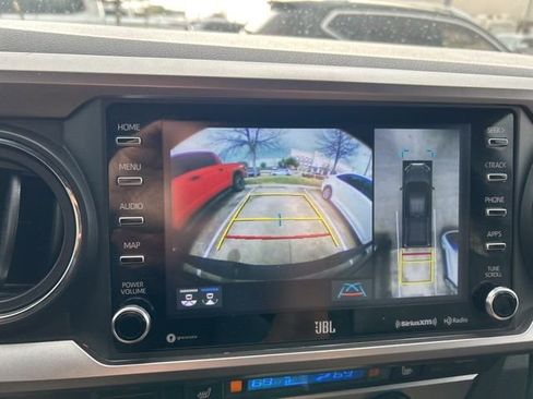 Used 2022 Toyota Tacoma Limited image 18