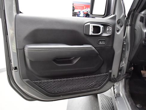 Used 2023 Jeep Wrangler Unlimited Sahara w/ Cold Weather Group AWD/4WD image 17