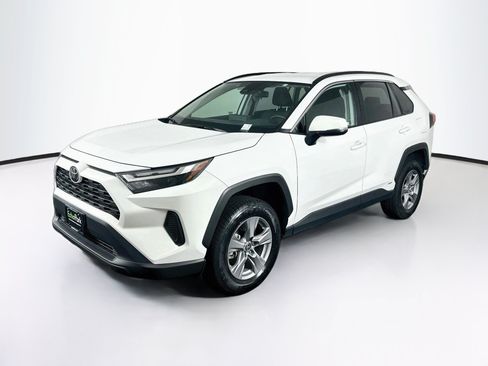 Used 2025 Toyota RAV4 XLE AWD/4WD image 3