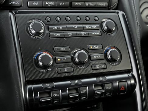 Used 2016 Nissan GT-R Premium image 34