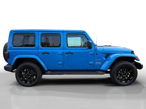 Used 2022 Jeep Wrangler Unlimited Sahara w/ Cold Weather Group image 6