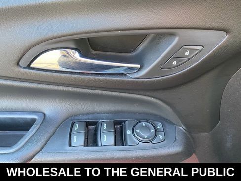 Used 2018 Chevrolet Equinox LT image 13