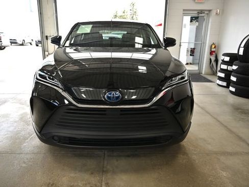 Used 2023 Toyota Venza LE AWD/4WD image 2