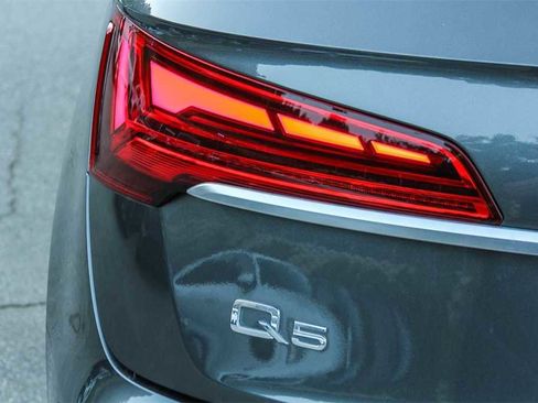 Used 2022 Audi Q5 2.0T Premium w/ Convenience Package image 11