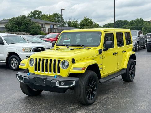 Used 2023 Jeep Wrangler Unlimited Sahara w/ Cold Weather Group AWD/4WD image 5