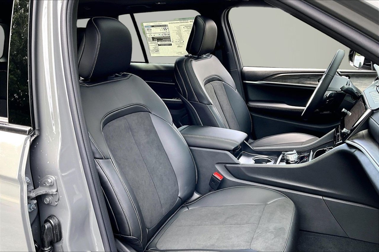 New 2027 Jeep Grand Cherokee Altitude AWD/4WD image 20