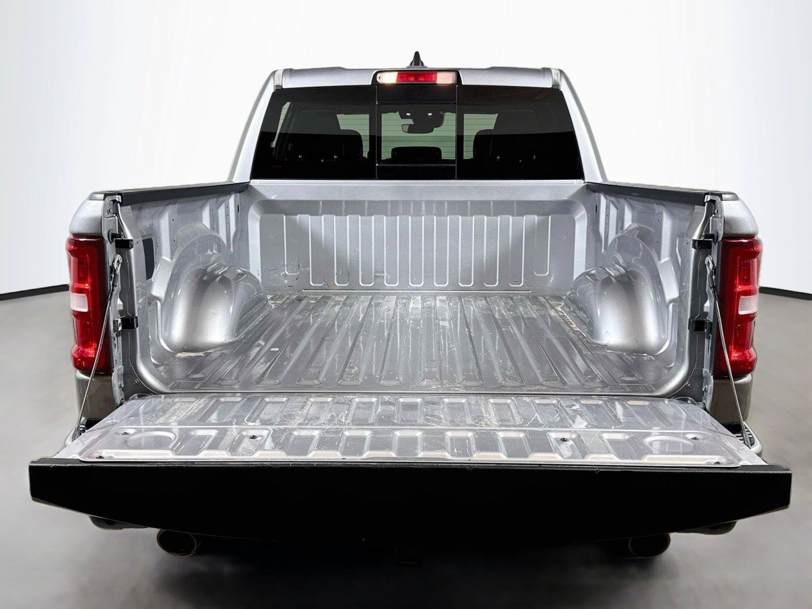 Used 2025 RAM 1500 Laramie AWD/4WD image 24