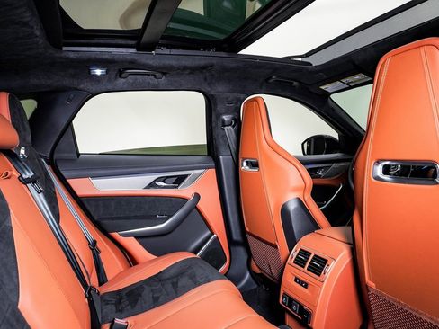 Used 2025 Jaguar F-PACE SVR image 18