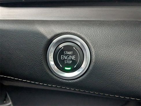 Used 2021 Cadillac Escalade Premium Luxury image 23