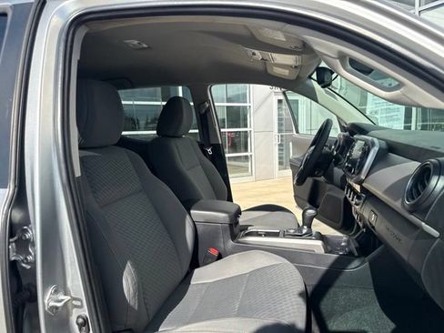 Used 2023 Toyota Tacoma SR5 AWD/4WD image 40
