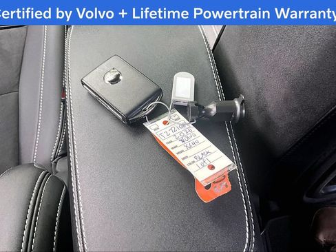 Used 2025 Volvo XC40 B5 Plus AWD/4WD image 14