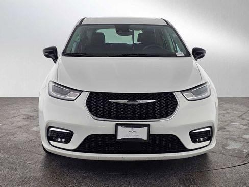 Used 2024 Chrysler Pacifica Touring-L FWD image 8