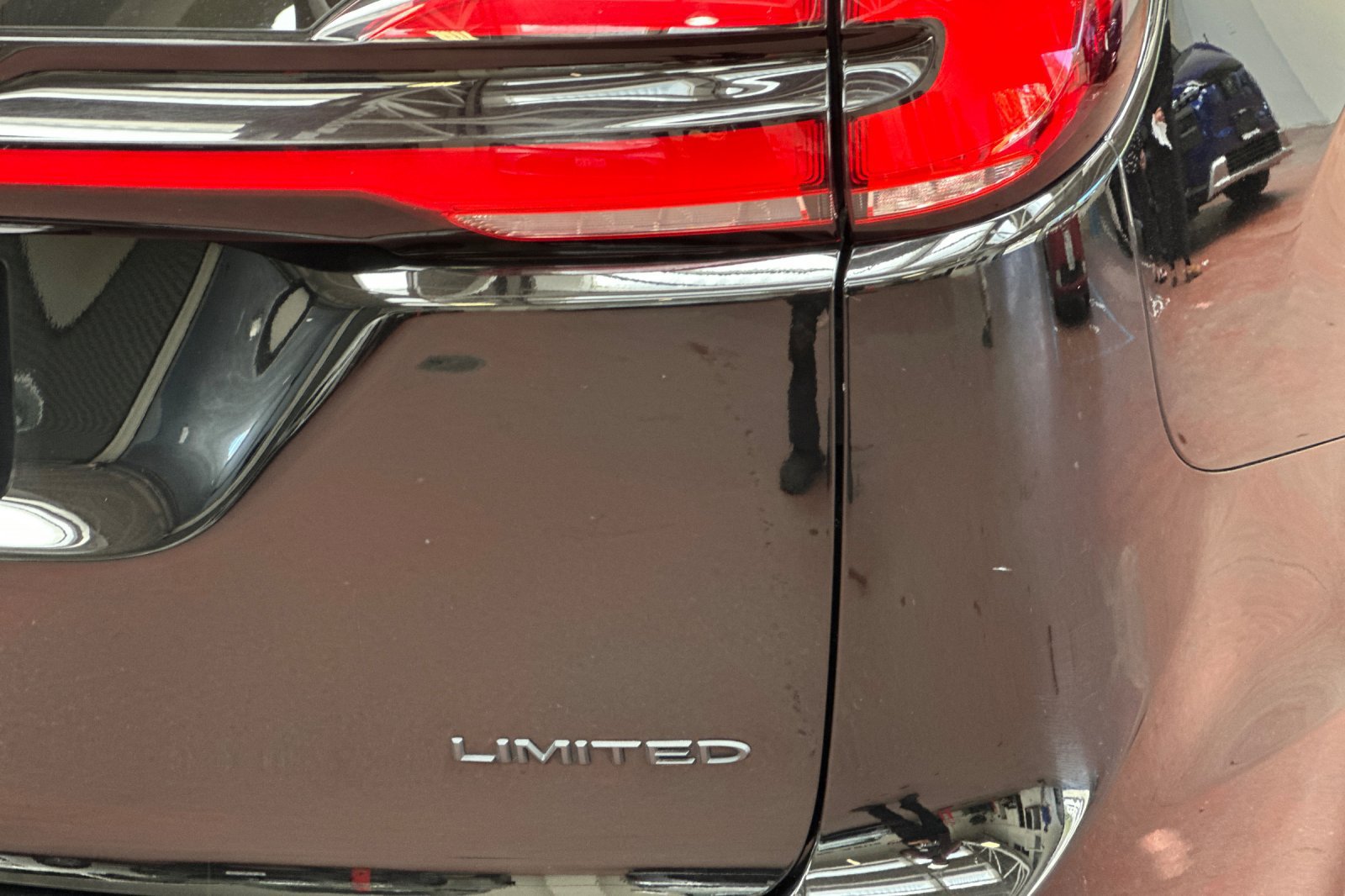 Used 2025 Chrysler Pacifica Limited FWD image 38