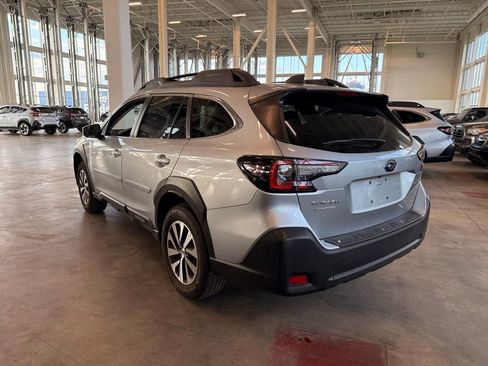Used 2023 Subaru Outback Premium image 5