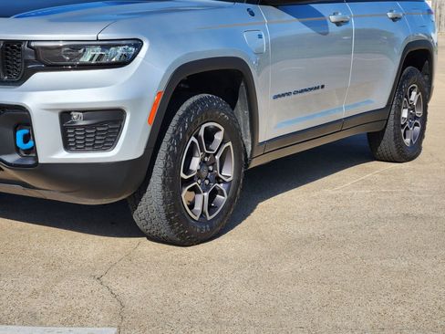 Used 2023 Jeep Grand Cherokee Trailhawk w/ Luxury Tech Group III AWD/4WD image 12