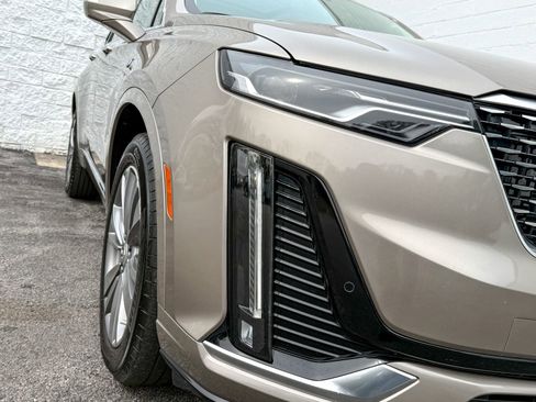 Certified 2022 Cadillac XT6 Premium Luxury AWD/4WD image 5