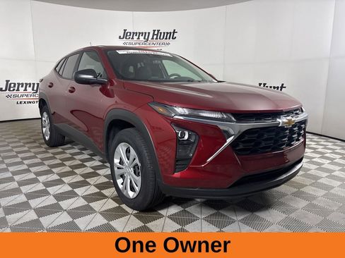 Used 2025 Chevrolet Trax LS FWD image 4