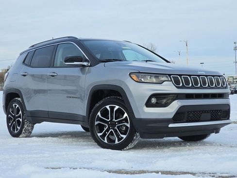 Used 2022 Jeep Compass Limited image 2