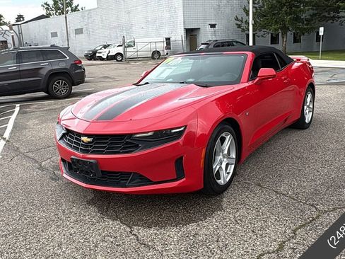Used 2019 Chevrolet Camaro LT image 32