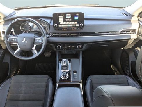 Used 2024 Mitsubishi Outlander SE image 14