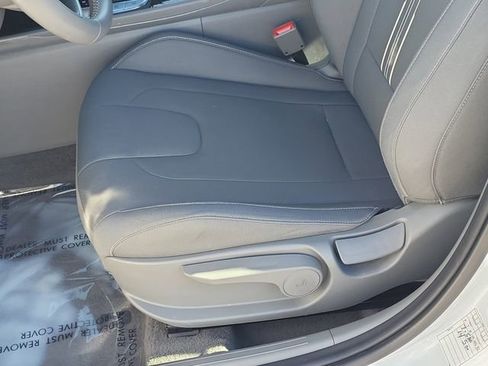 Used 2025 Hyundai Elantra SEL image 21