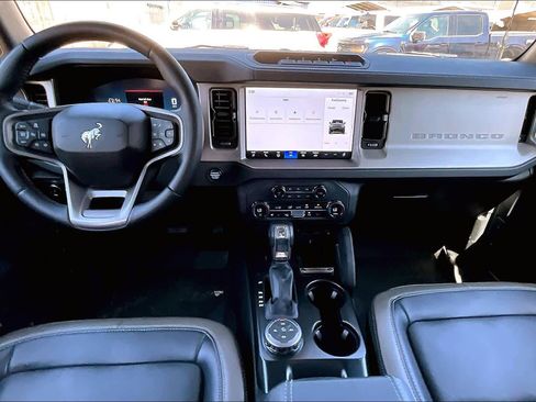 Used 2025 Ford Bronco Outer Banks w/ Sasquatch Package image 16