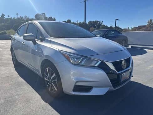 Used 2021 Nissan Versa SV image 3