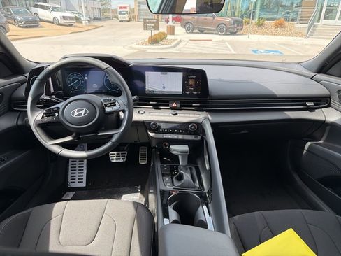 New 2025 Hyundai Elantra SEL FWD image 16