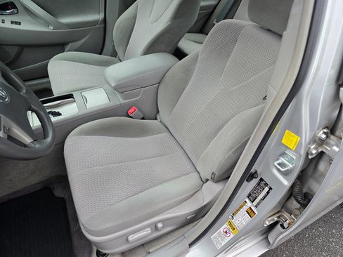 Used 2011 Toyota Camry LE image 11