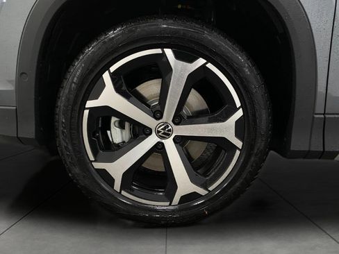 New 2026 Volkswagen Tiguan SE image 12