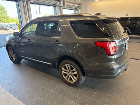Used 2019 Ford Explorer XLT AWD/4WD image 4
