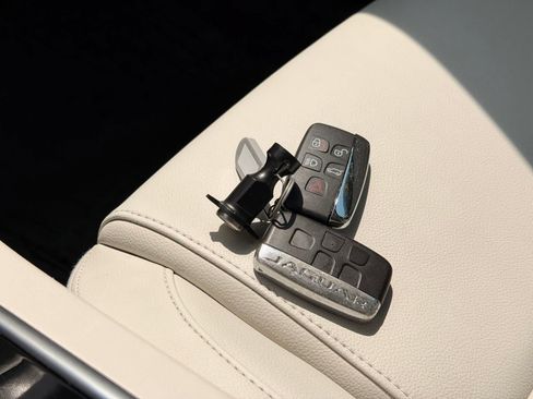 Used 2016 Jaguar XF Premium RWD image 21