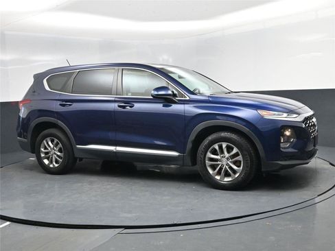 Used 2019 Hyundai Santa Fe SE image 2