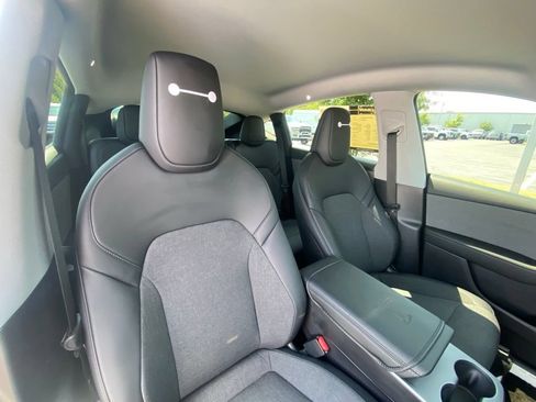 Used 2026 Tesla Model Y AWD image 25