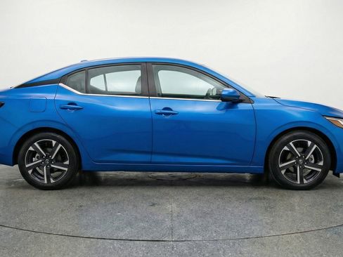 Used 2025 Nissan Sentra SV image 11