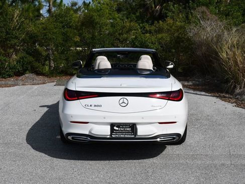 Used 2024 Mercedes-Benz CLE 300 4MATIC Cabriolet image 38