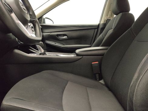 Used 2024 Nissan Sentra SV FWD image 17