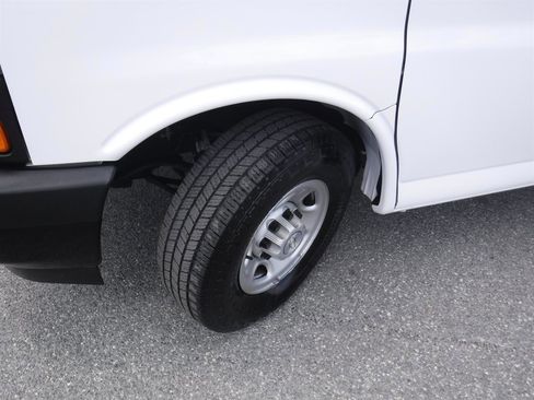 Used 2021 Chevrolet Express 2500 w/ Driver Convenience Package RWD image 18
