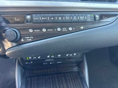 Used 2019 Lexus ES 300h w/ Accessory Package 2 FWD image 28