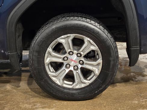 Used 2022 GMC Sierra 1500 SLT w/ SLT Convenience Package AWD/4WD image 17