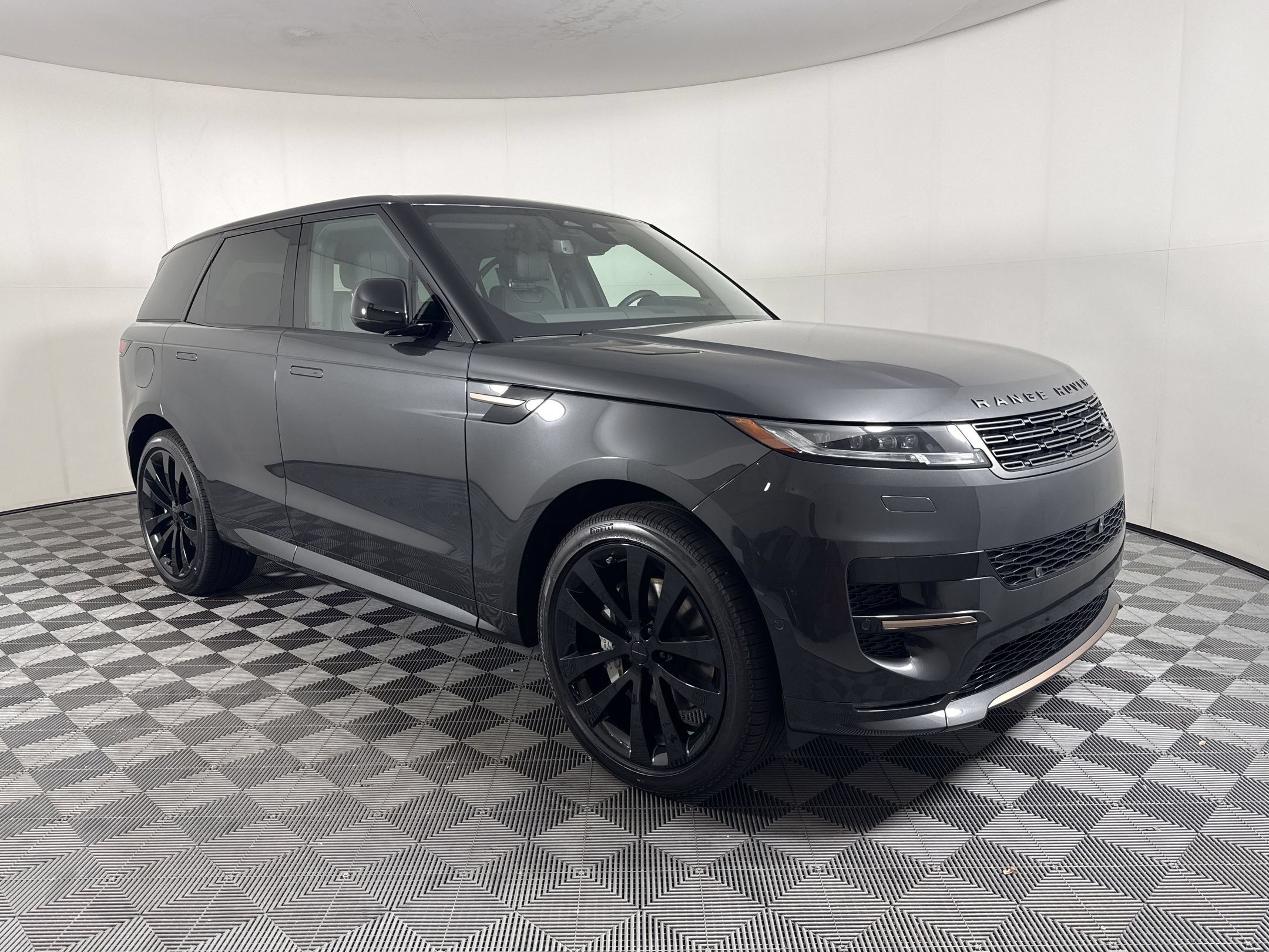 New 2026 Land Rover Range Rover Sport Dynamic SE AWD/4WD image 8