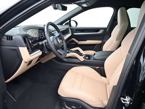 Certified 2026 Porsche Cayenne Coupe AWD/4WD image 4