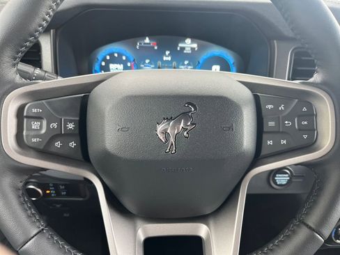 New 2025 Ford Bronco Badlands image 2