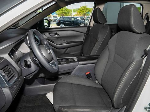 Used 2024 Nissan Rogue S image 9