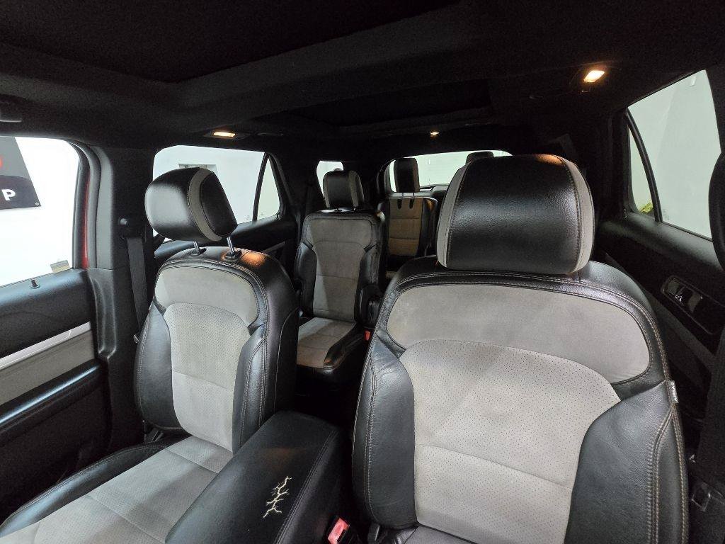 Used 2017 Ford Explorer XLT w/ Equipment Group 202A FWD image 11