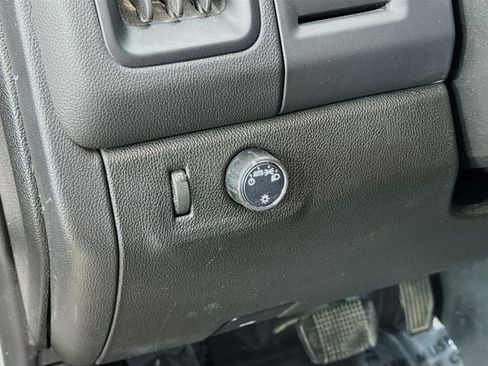 Used 2020 Chevrolet Colorado LT w/ Safety Package RWD image 11