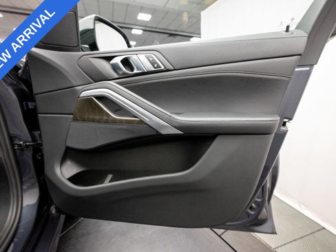 Used 2022 BMW X6 xDrive40i w/ M Sport Package AWD/4WD image 26