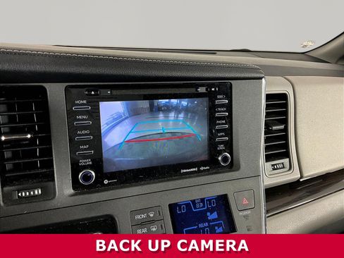 Used 2019 Toyota Sienna XLE FWD image 14